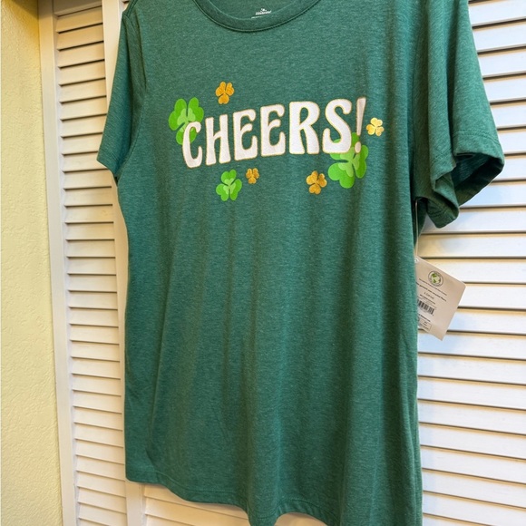 Green 'Cheers!' Graphic T-Shirt Women’s Sz L St. Patrick’s Day Shirt BRAND NEW - Picture 13 of 14
